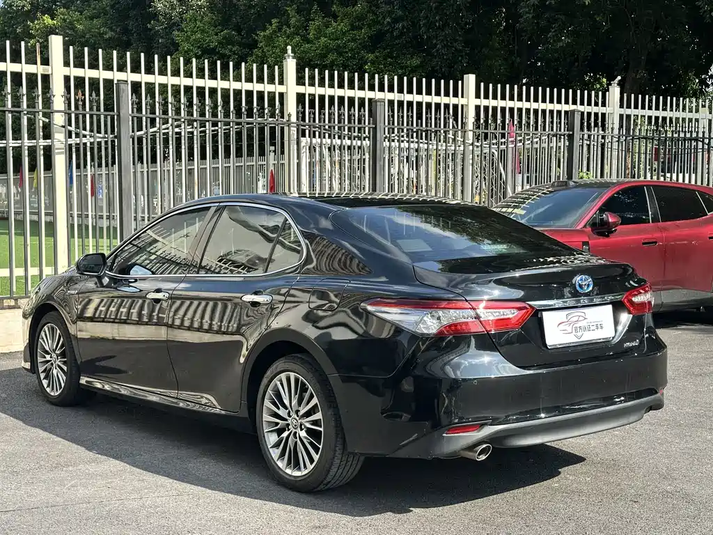 Toyota Camry — миниатюра 14