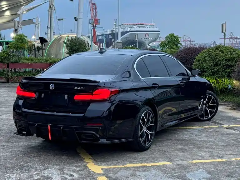 BMW 5 Series — миниатюра 4