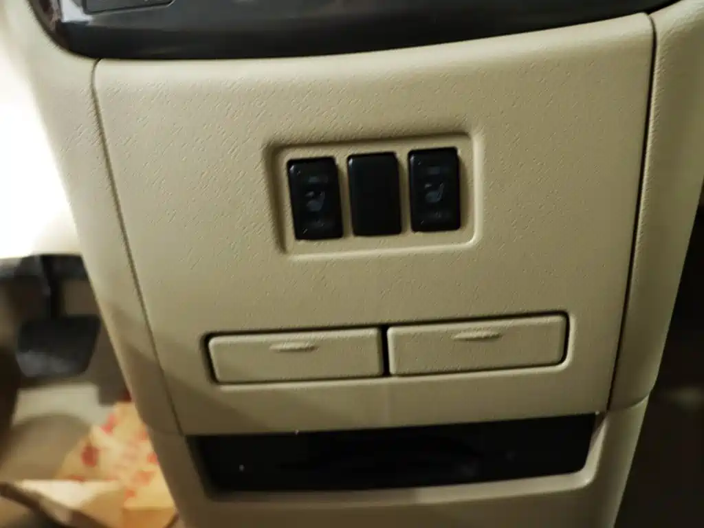 Nissan Quest — миниатюра 17
