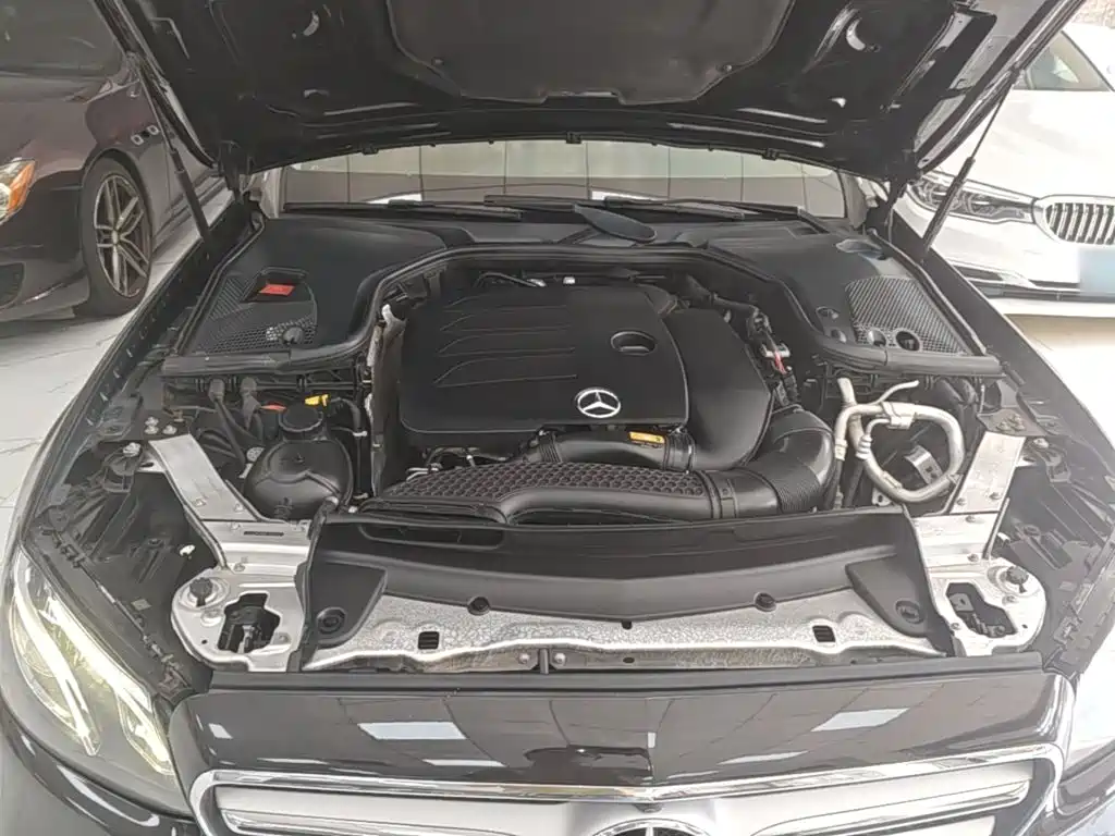 Mercedes-Benz E-Class — миниатюра 20