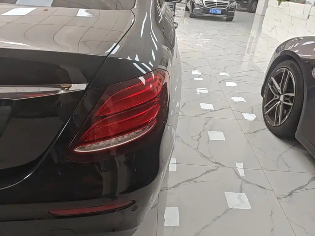 Mercedes-Benz E-Class — миниатюра 8