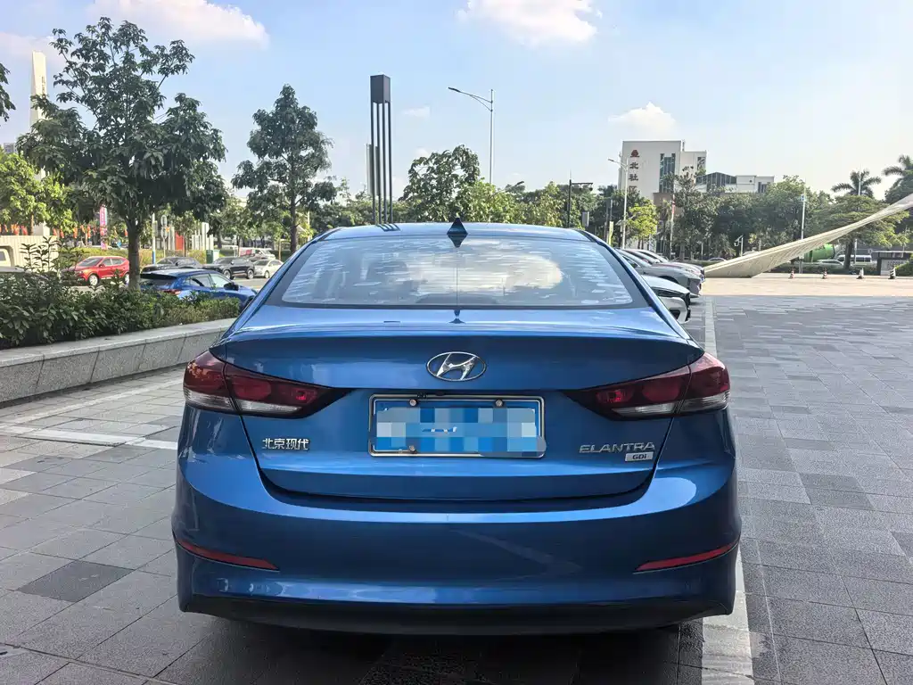 Hyundai Elantra — миниатюра 4