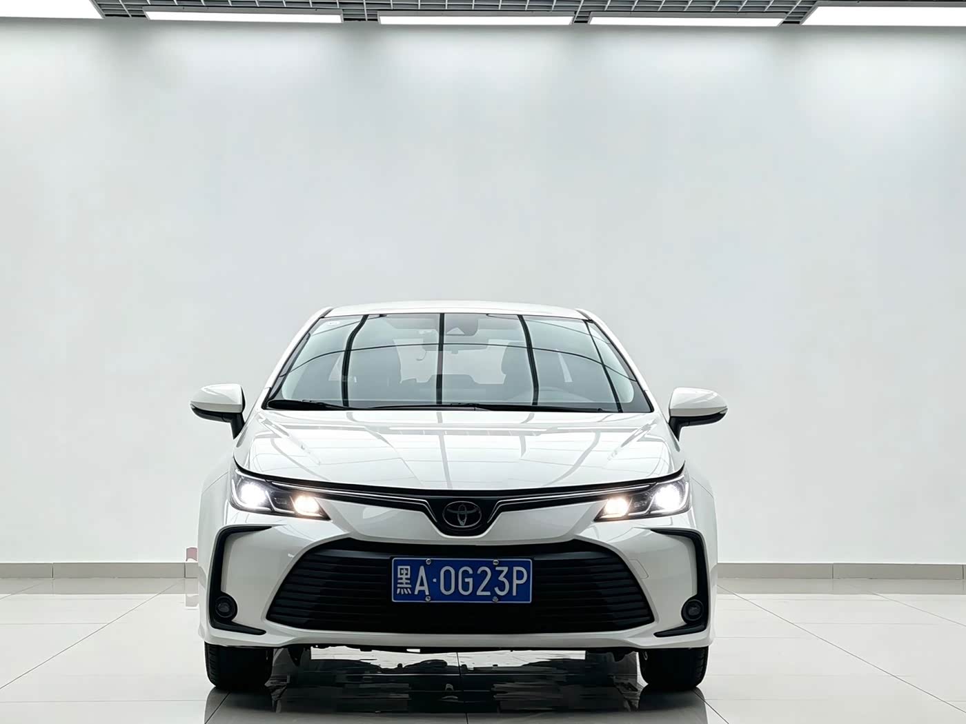 Toyota Corolla 1.2 л 2022 г. Белый, пробег 14000 км