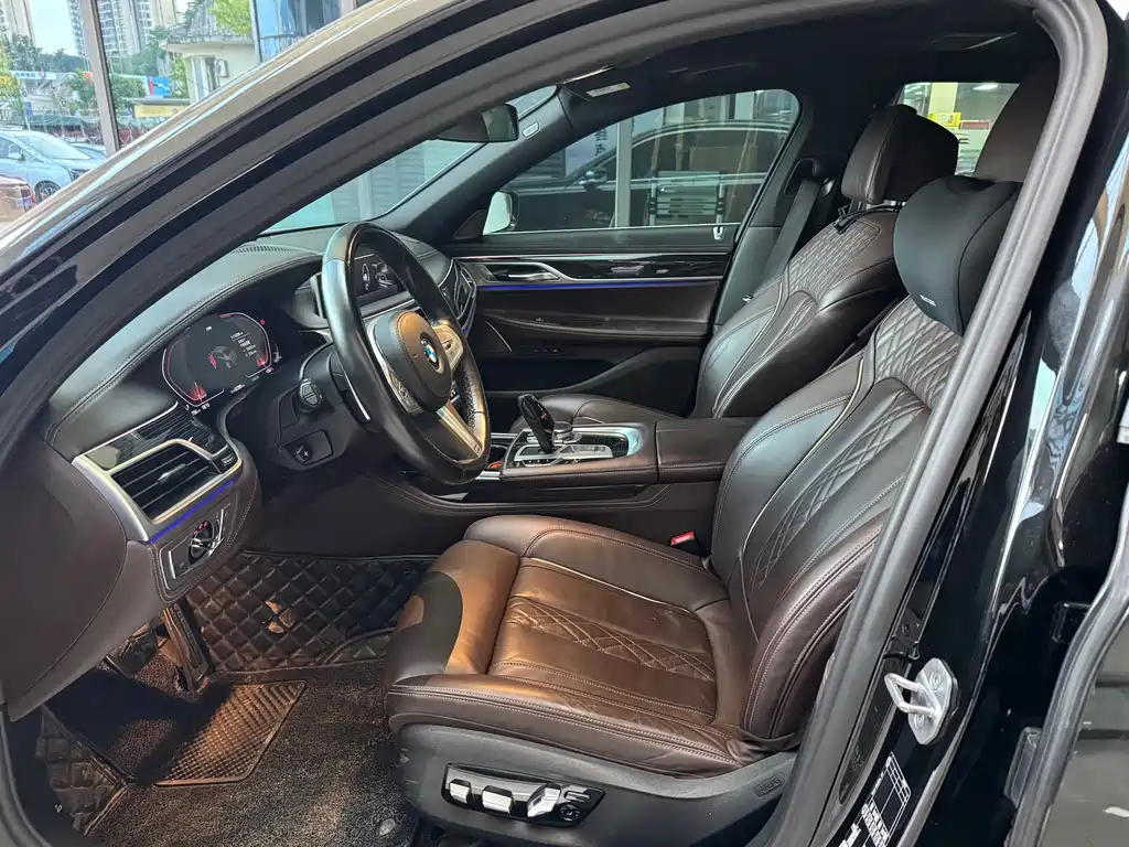 BMW 7 Series — миниатюра 4