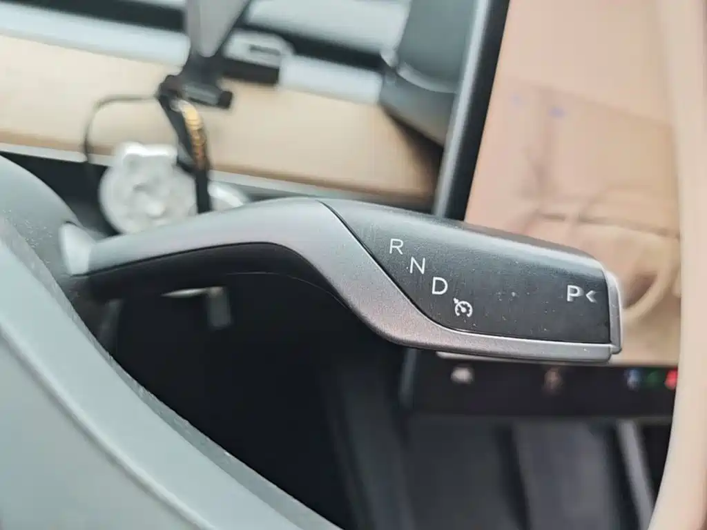 Tesla Model Y — миниатюра 14