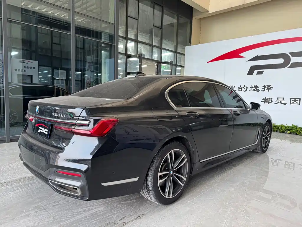 BMW 7 Series — миниатюра 9