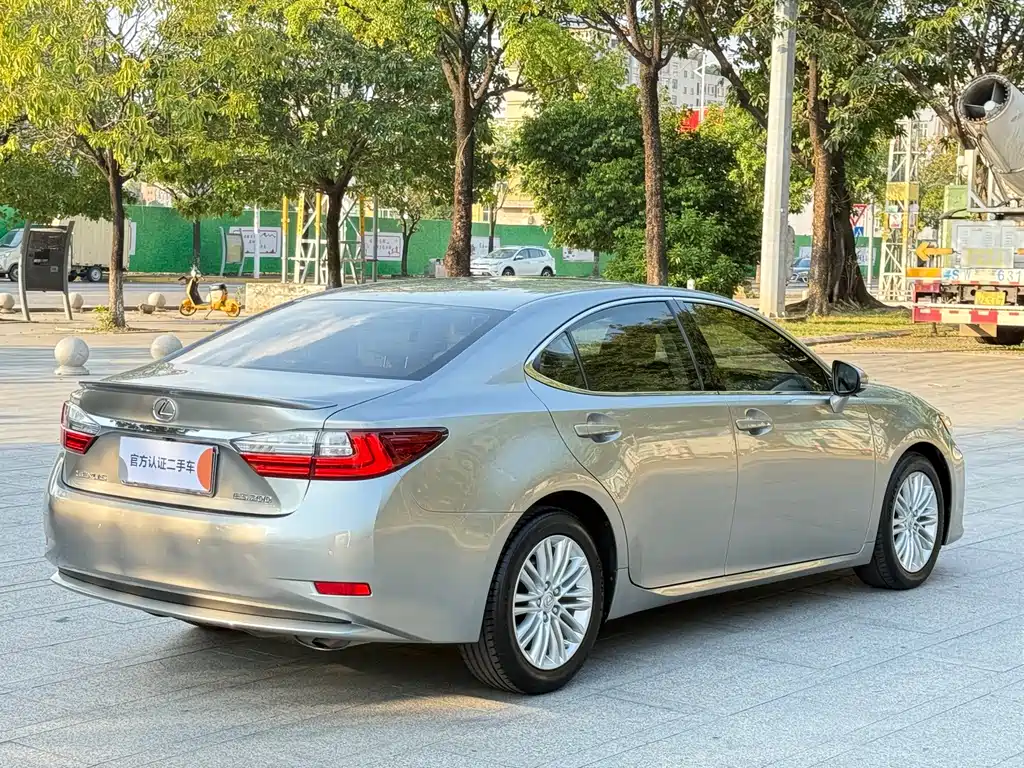 Lexus ES — миниатюра 8