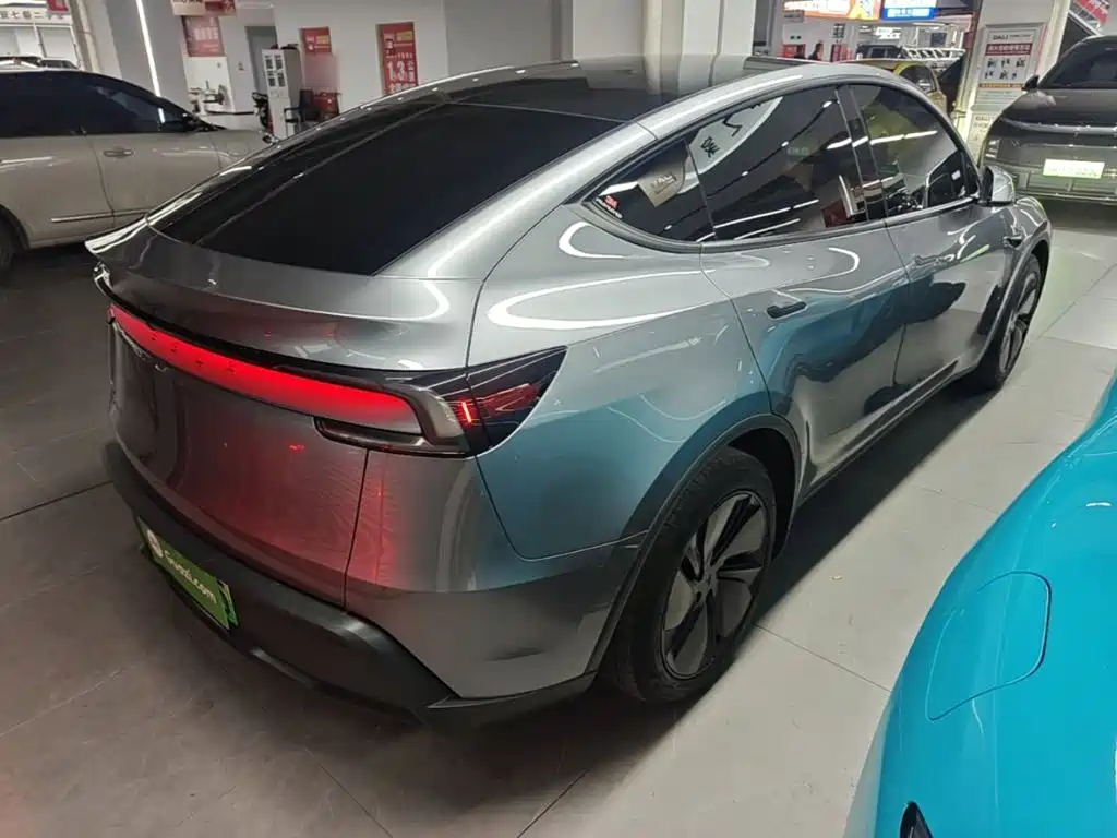 Tesla Model Y — миниатюра 7