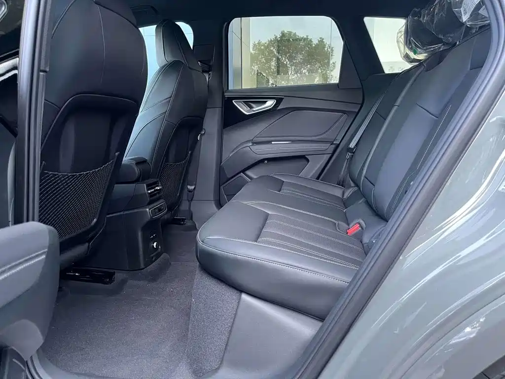 Audi Q4 e-tron — миниатюра 8