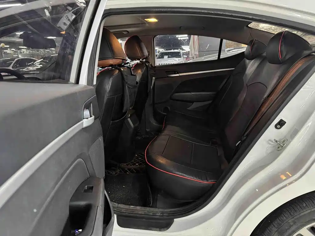 Hyundai Elantra — миниатюра 5