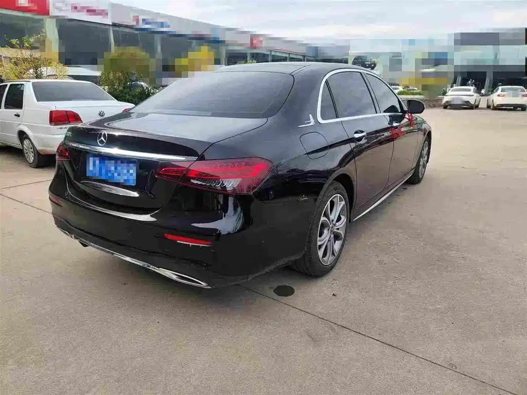 Mercedes-Benz E-Class — миниатюра 2