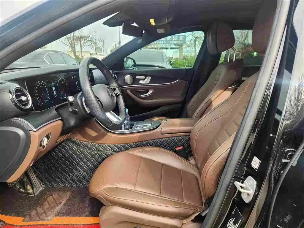Mercedes-Benz E-Class — миниатюра 4