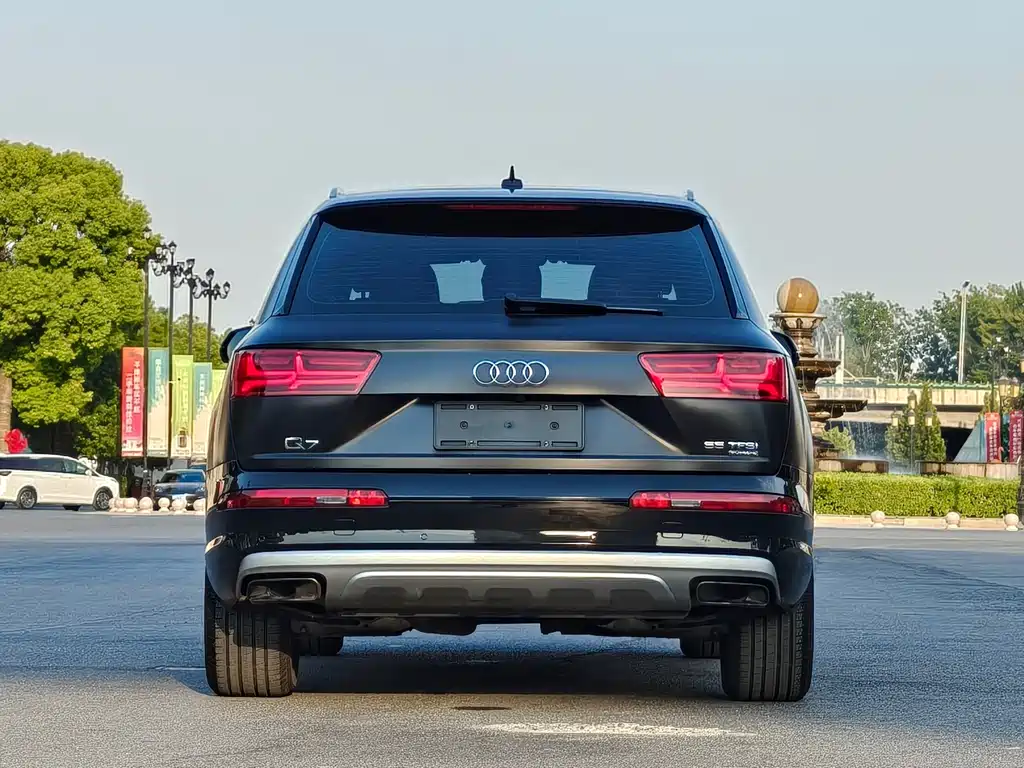 Audi Q7 — миниатюра 5
