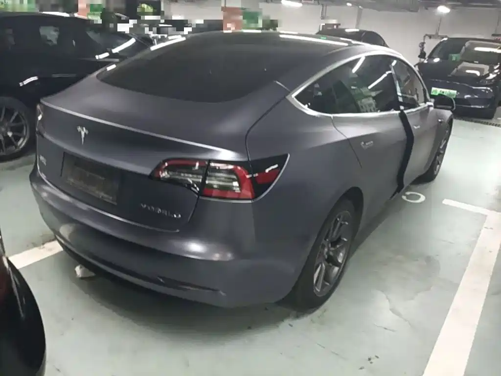 Tesla Model 3 — миниатюра 7