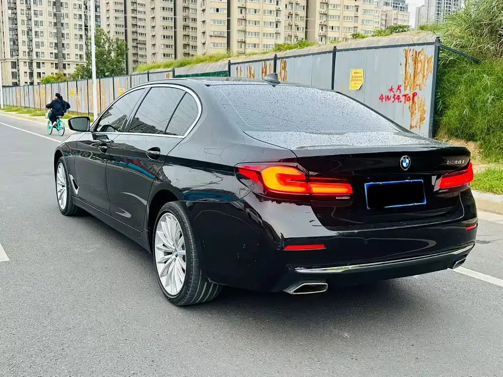 BMW 5 Series — миниатюра 9