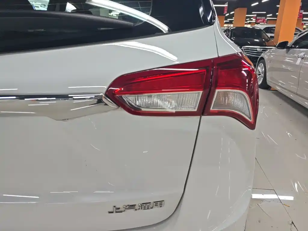 Buick Envision Plus — миниатюра 8