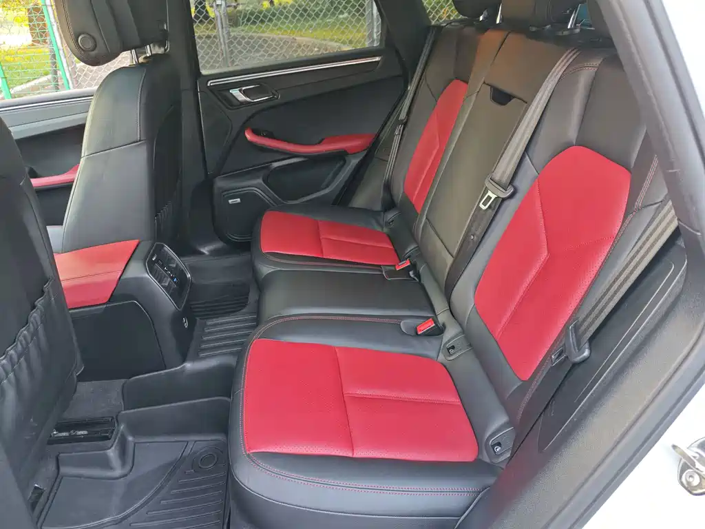 Porsche Macan — миниатюра 7