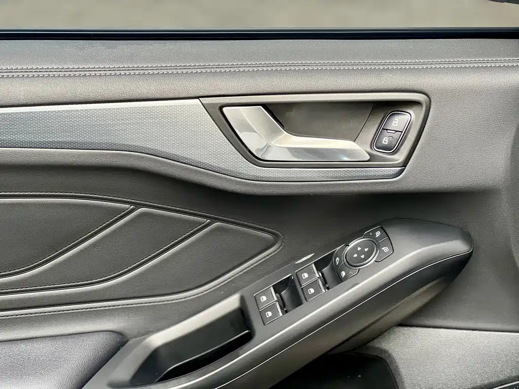 Ford Focus Active — миниатюра 22