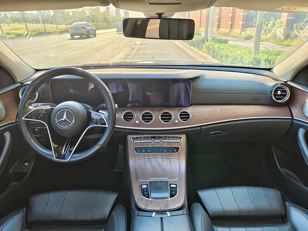 Mercedes-Benz E-Class 2022 — фото 7