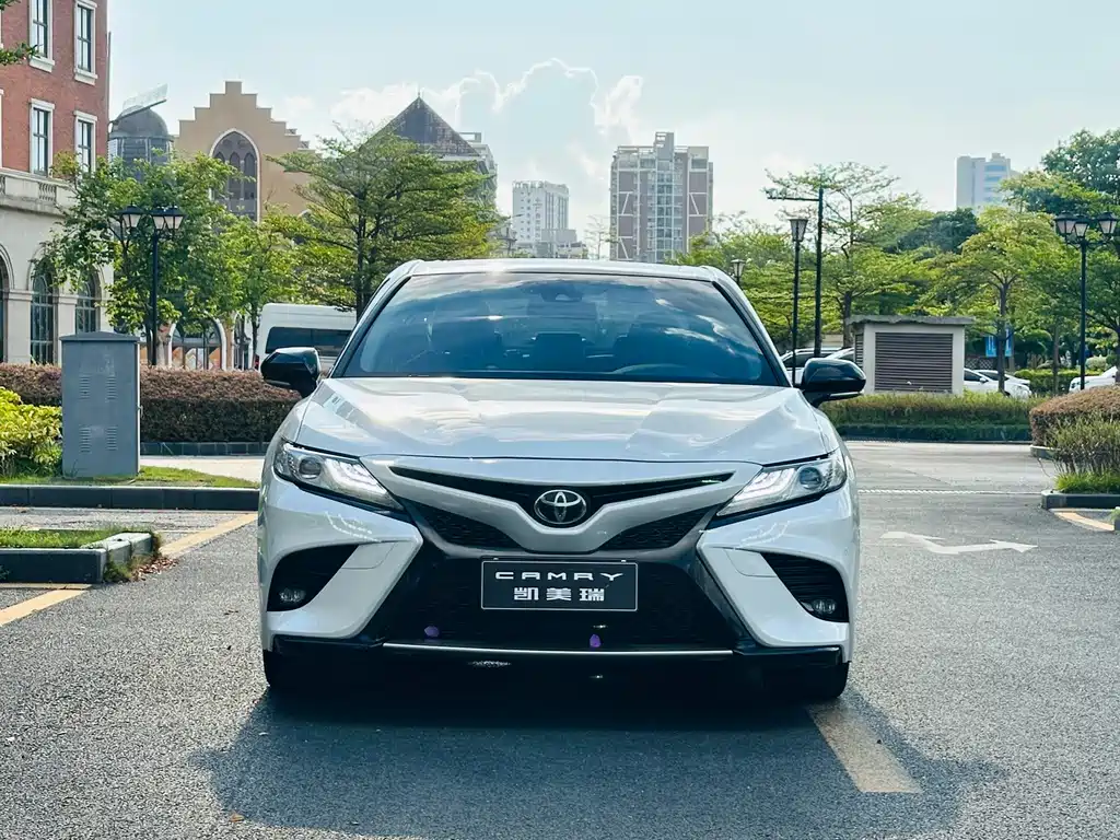 Toyota Camry — миниатюра 2