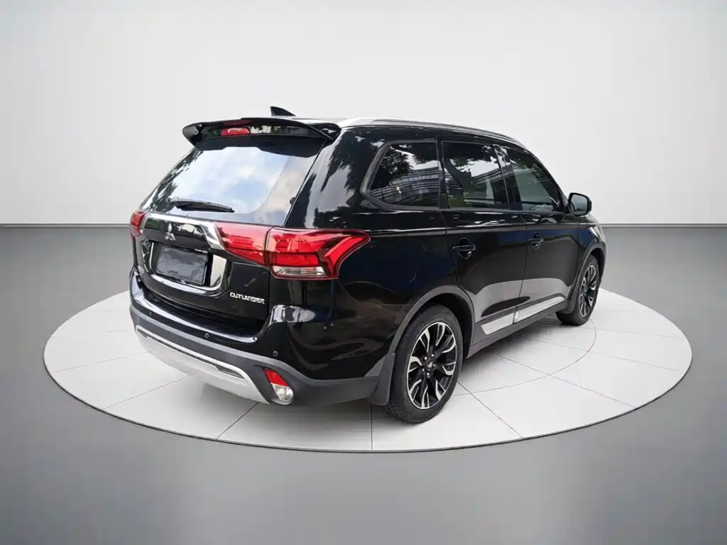 Mitsubishi Outlander — миниатюра 4