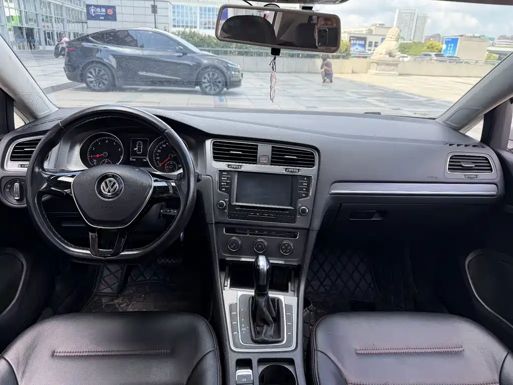Volkswagen Golf — миниатюра 12