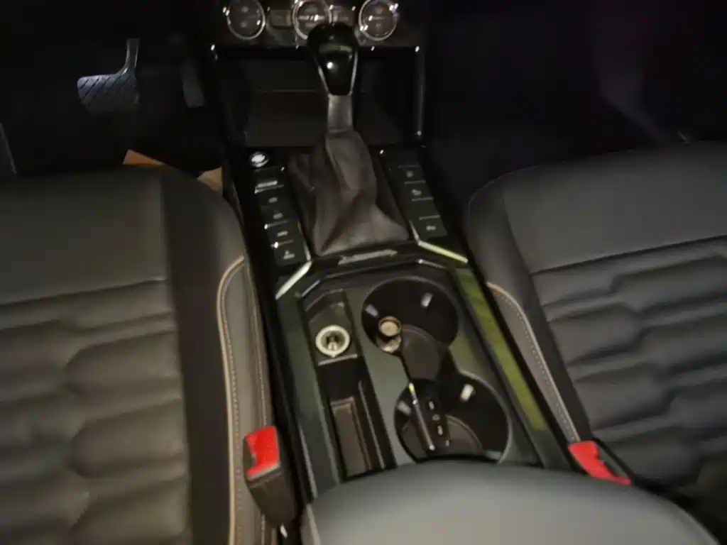 Volkswagen Passat PHEV — миниатюра 14