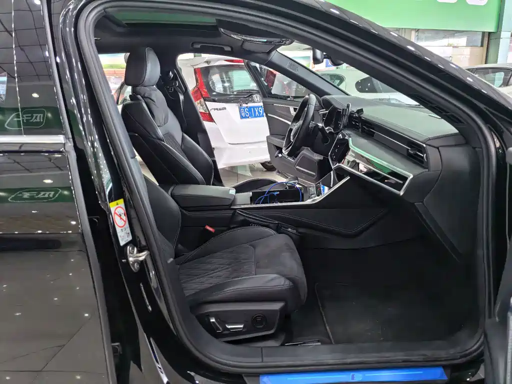 Audi A6L 2024 55 TFSI quattro Premium
