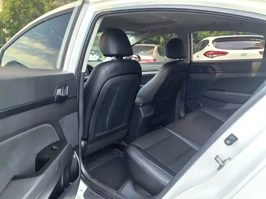 Hyundai Elantra — миниатюра 5