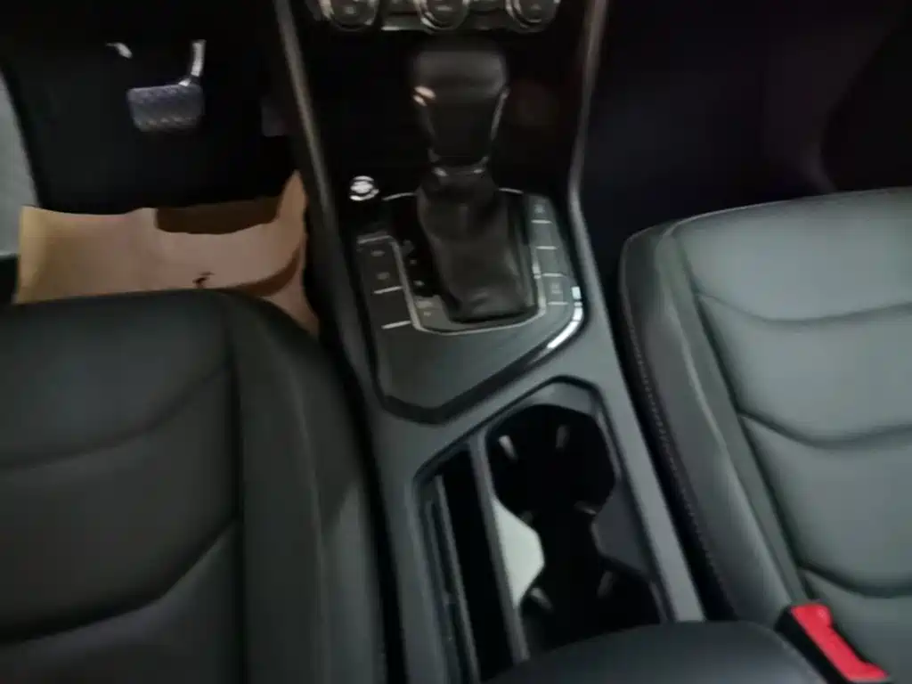 Volkswagen Tiguan L — миниатюра 14