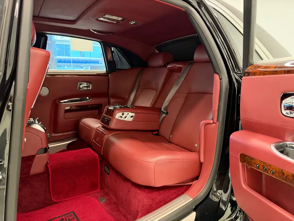Rolls-Royce Ghost — миниатюра 6