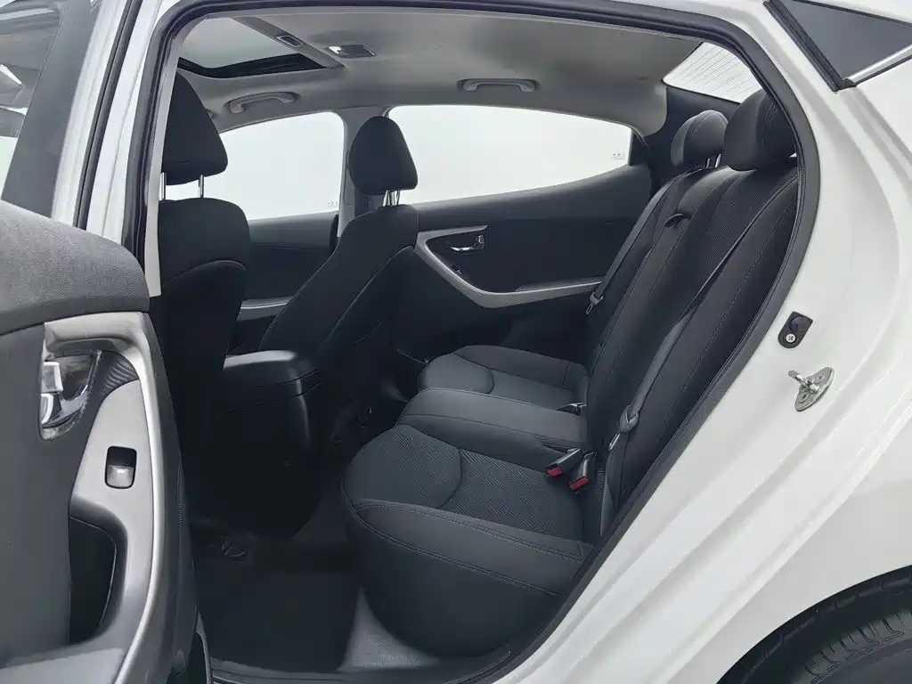 Hyundai Elantra Langdong — миниатюра 15