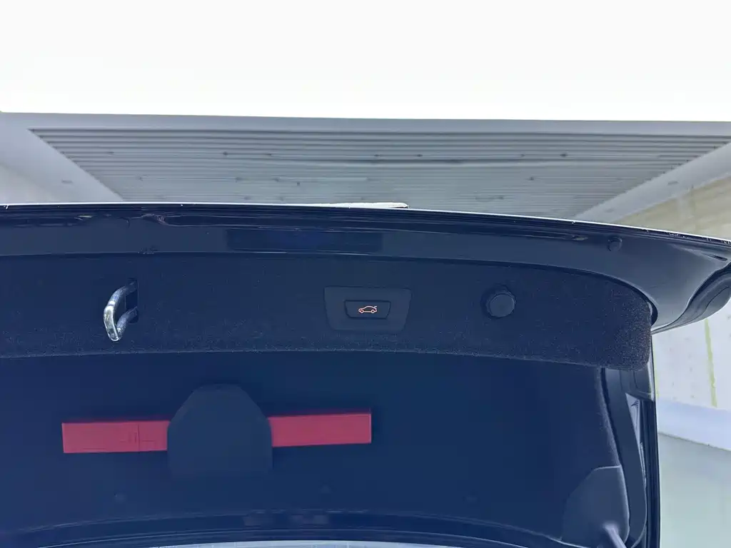BMW 5 Series New Energy — миниатюра 13