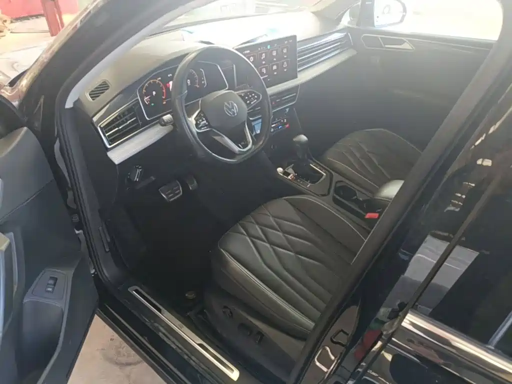 Volkswagen Tiguan L — миниатюра 16