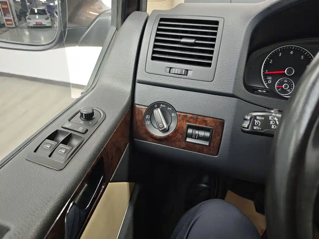 Volkswagen Multivan — миниатюра 24
