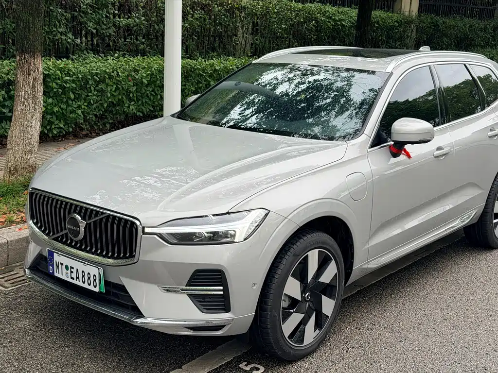 VOLVO  XC60 PLUG IN HYBRID