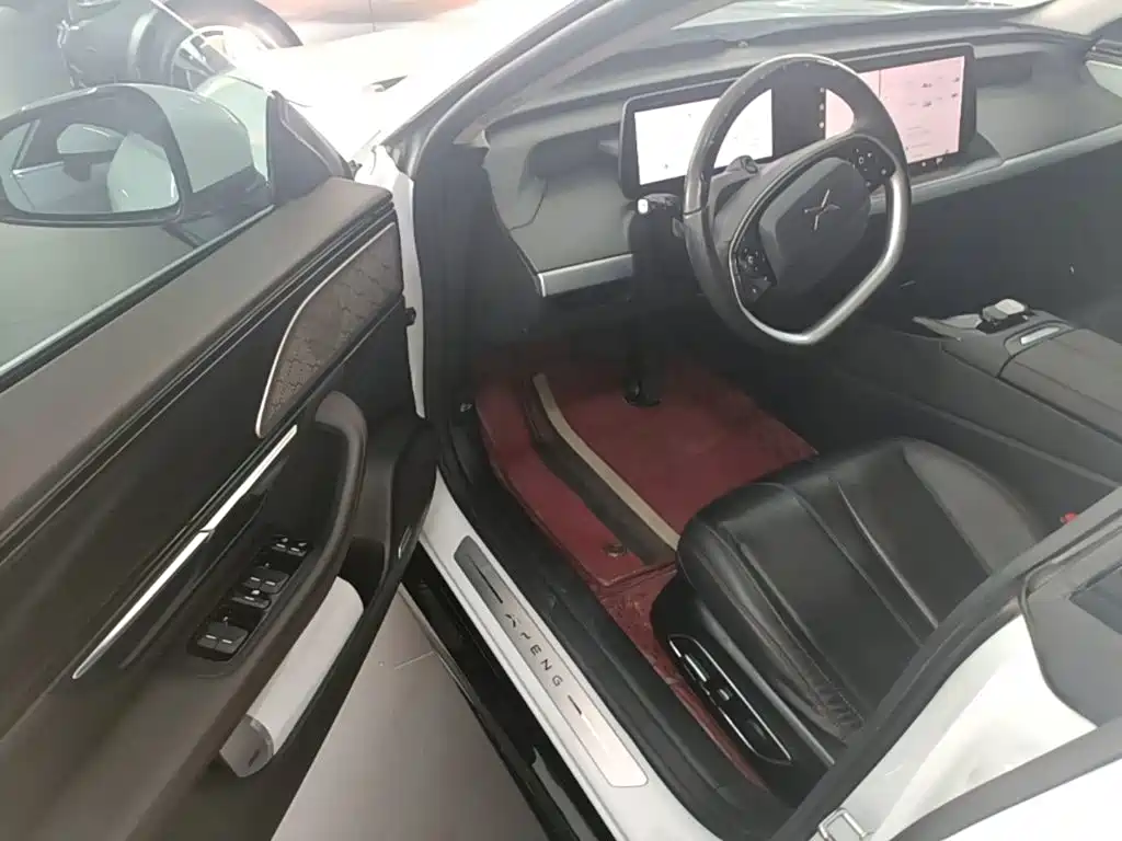 XPeng P7 — миниатюра 16