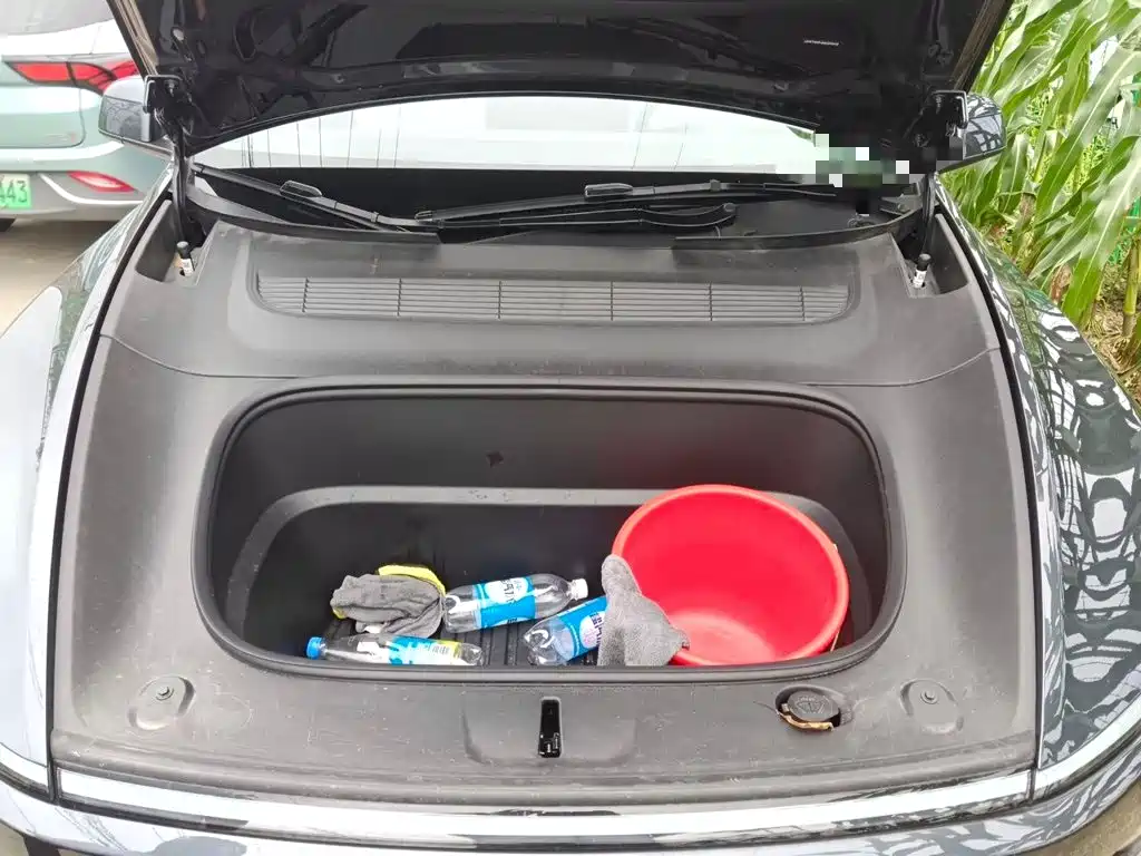 Tesla Model Y — миниатюра 16