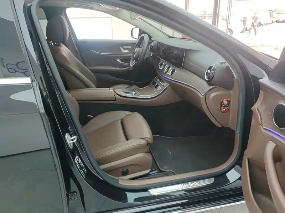 Mercedes-Benz E-Class — миниатюра 8