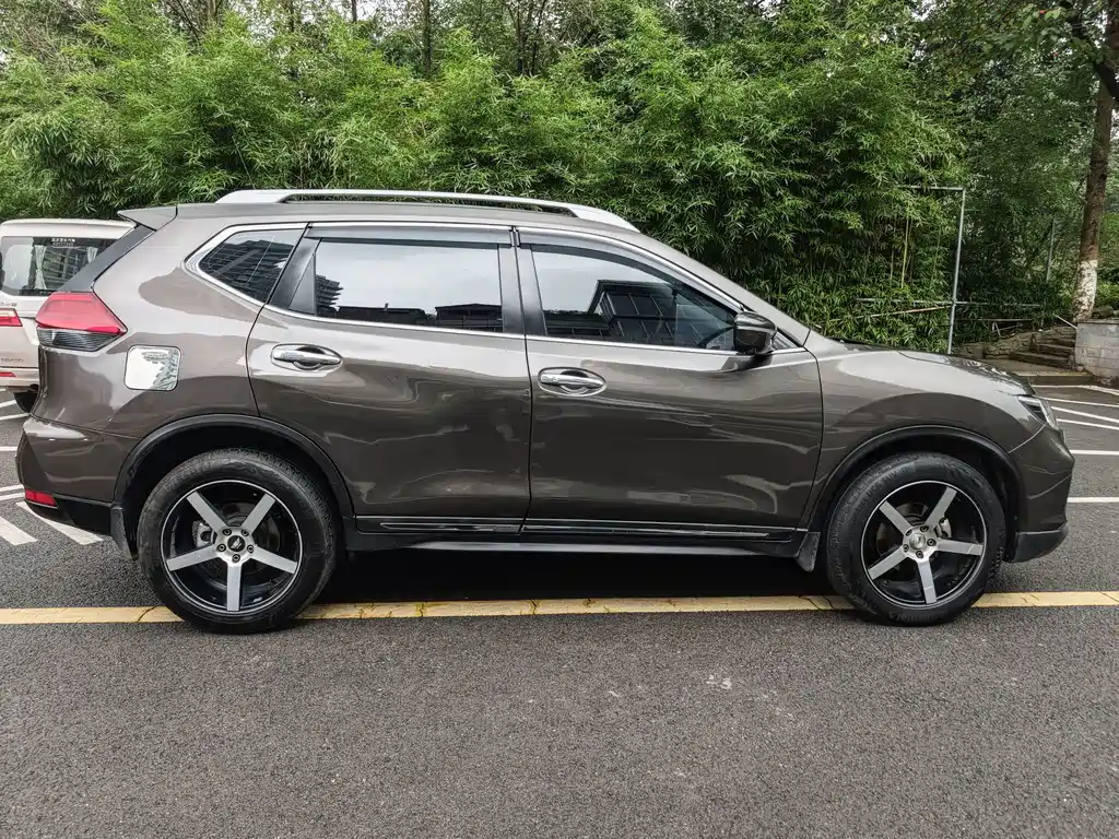 Nissan X-Trail — миниатюра 8