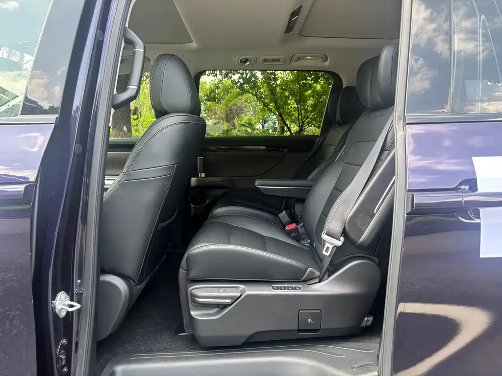 GAC Motor 传祺E8 PHEV — миниатюра 6