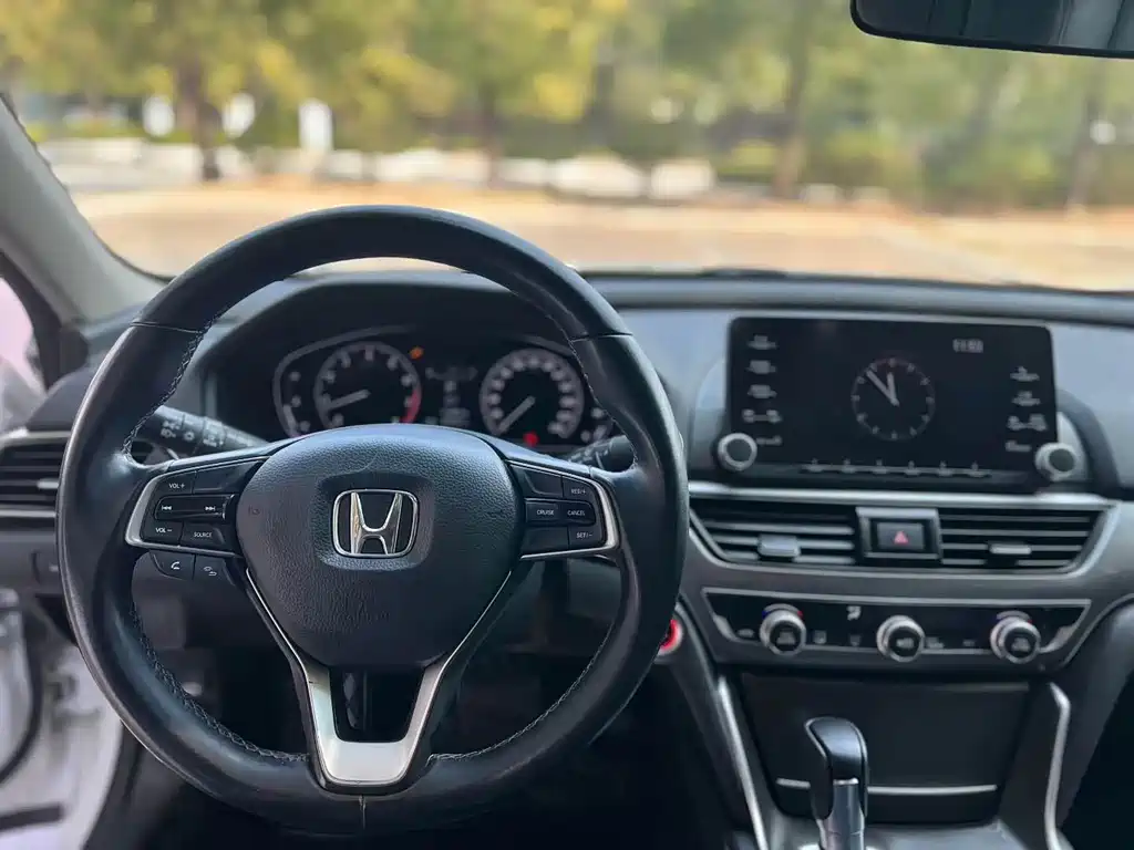Honda Accord — миниатюра 8