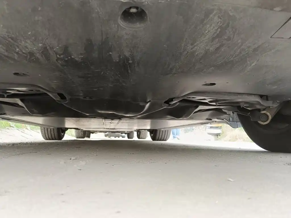 Tesla Model Y — миниатюра 24