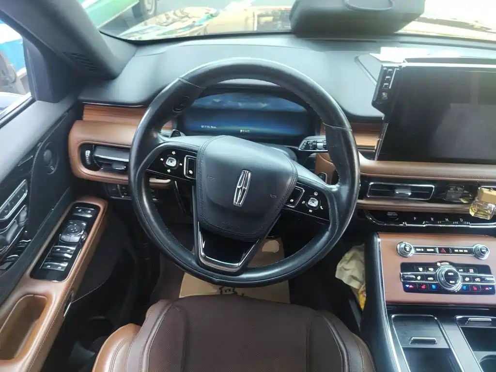 Lincoln Aviator — миниатюра 3