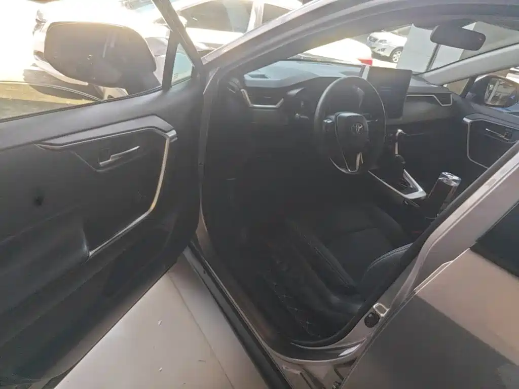 Toyota RAV4 — миниатюра 16