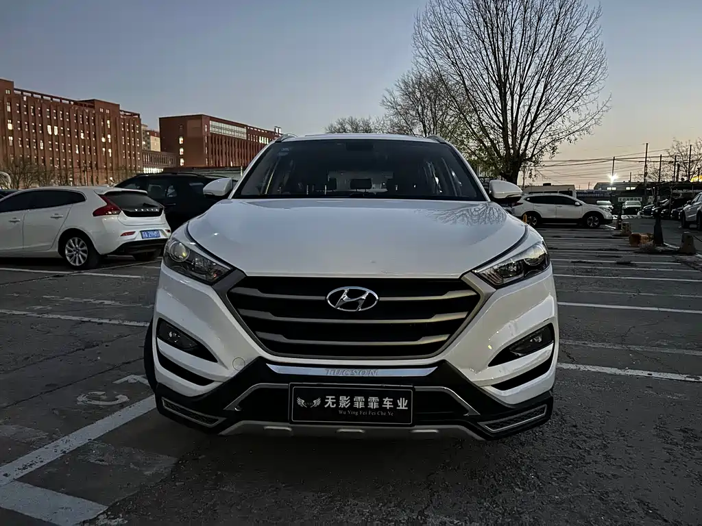MODERN TUCSON