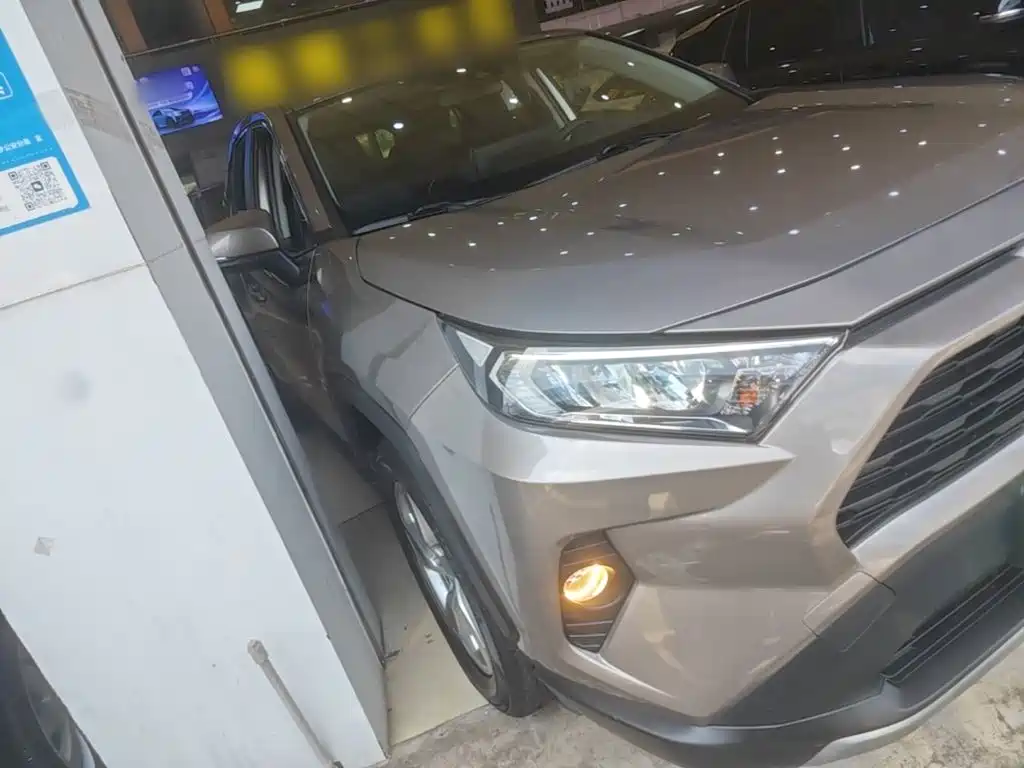 Toyota RAV4 — миниатюра 4