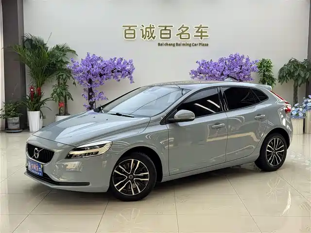 volvo v40