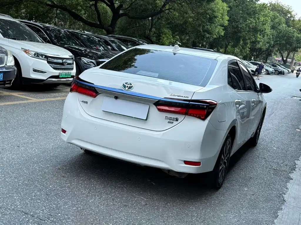 Toyota Corolla Hybrid — миниатюра 4