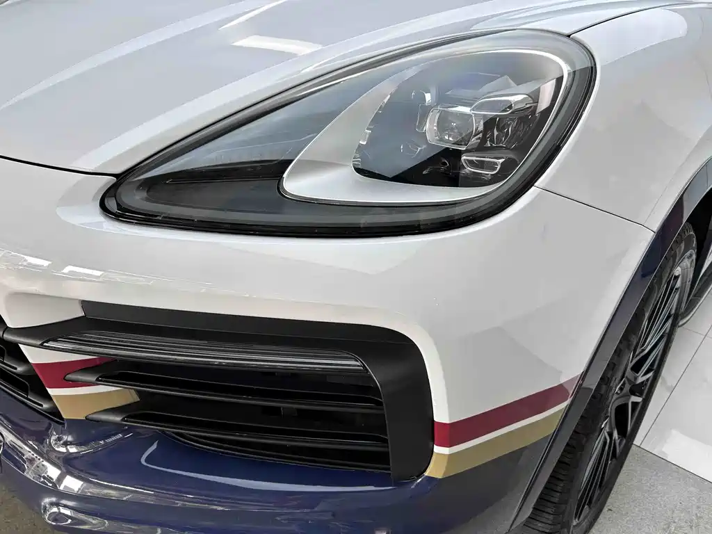 Porsche Cayenne Hybrid — миниатюра 24